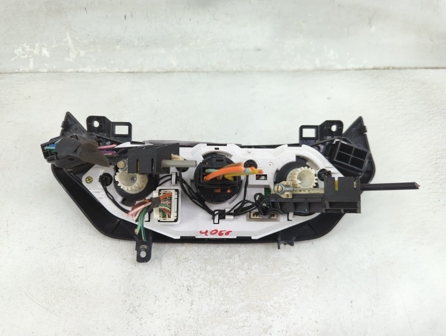 2011 Chevrolet Aveo Climate Control Module Temperature AC/Heater Replacement P/N:900.GM1A11 Fits OEM Used Auto Parts - Oemus