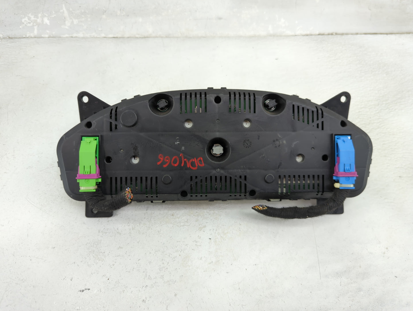 2011 Chevrolet Aveo Instrument Cluster Speedometer Gauges P/N:WT1E090211 95975682 Miles: Fits OEM Used Auto Parts - Oemuseda