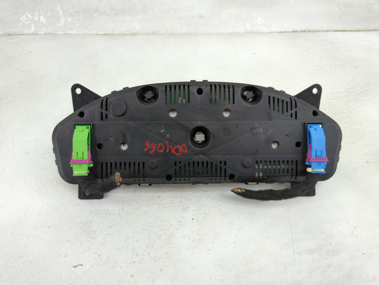 2011 Chevrolet Aveo Instrument Cluster Speedometer Gauges P/N:WT1E090211 95975682 Miles: Fits OEM Used Auto Parts - Oemuseda