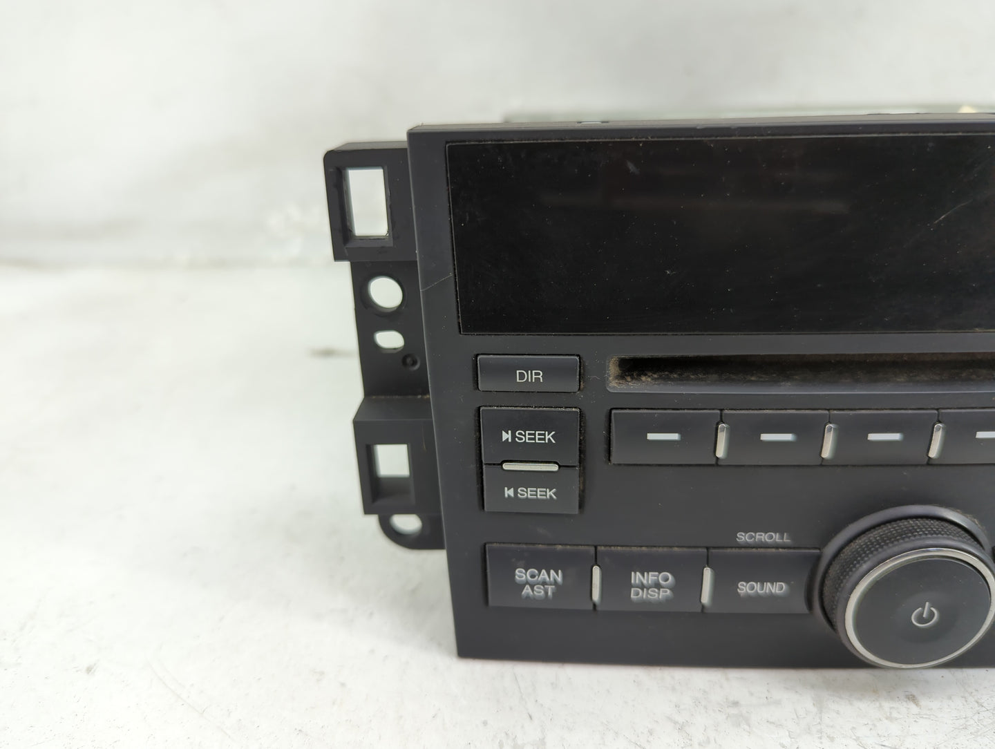 2010-2011 Chevrolet Aveo Radio AM FM Cd Player Receiver Replacement P/N:AGC-7110TA-EZ 95215876 Fits Fits 2010 2011 OEM Used 