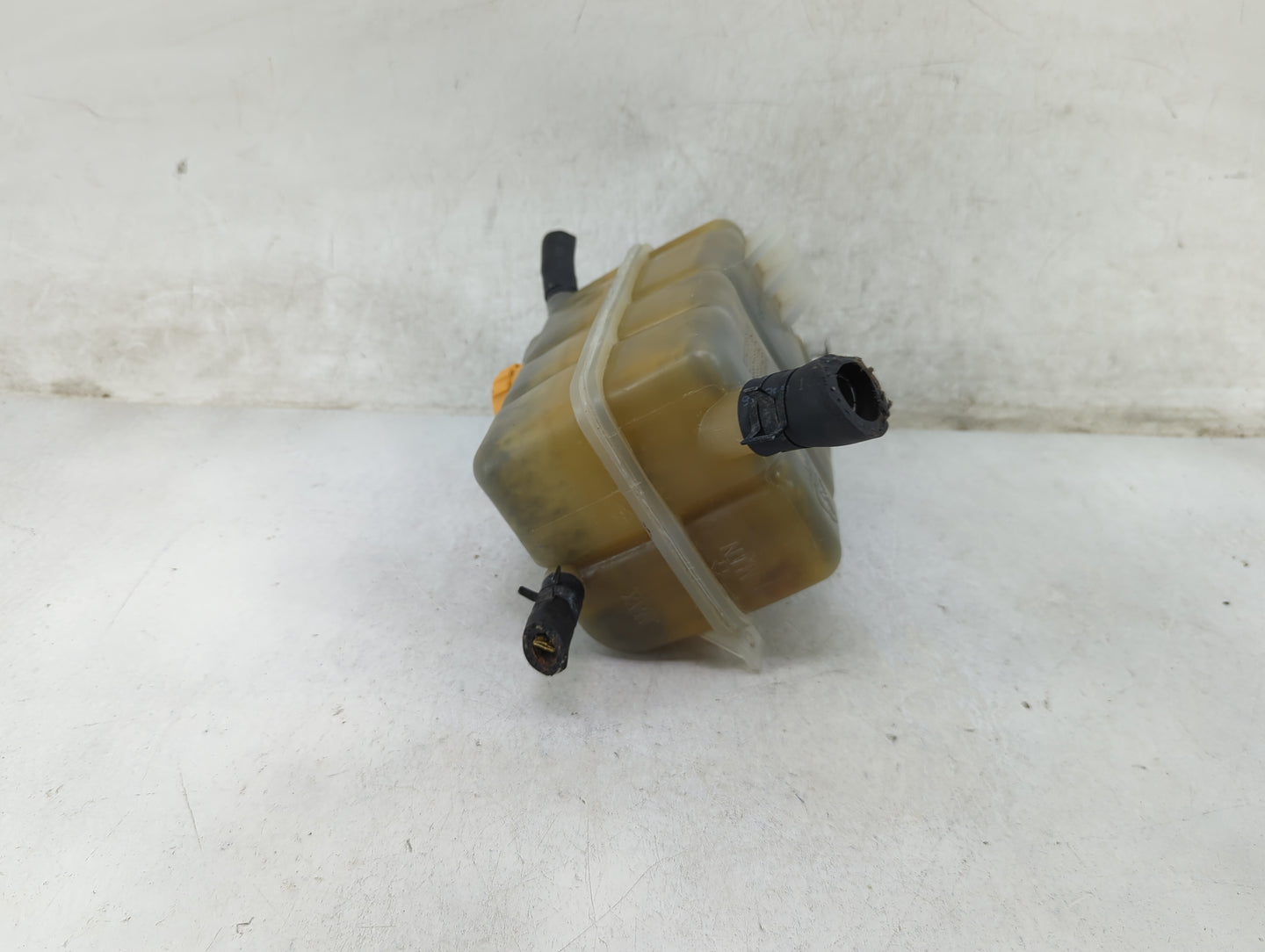 2009-2011 Chevrolet Aveo Radiator Coolant Overflow Expansion Tank Bottle - Oemusedautoparts1.com