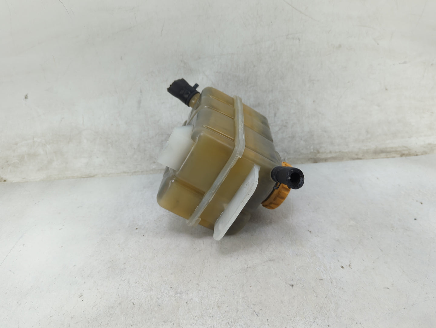 2009-2011 Chevrolet Aveo Radiator Coolant Overflow Expansion Tank Bottle - Oemusedautoparts1.com