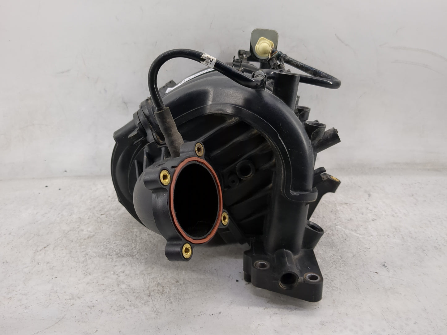 2009-2011 Chevrolet Aveo Air Intake Manifold P/N:55564303 LU0342034 Fits Fits 2009 2010 2011 OEM Used Auto Parts - Oemusedau