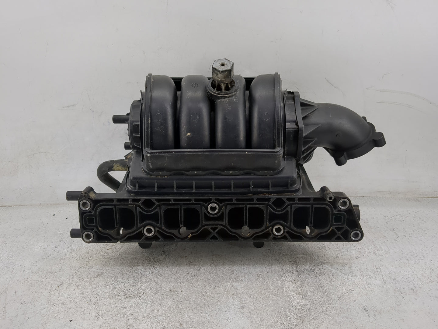 2009-2011 Chevrolet Aveo Air Intake Manifold P/N:55564303 LU0342034 Fits Fits 2009 2010 2011 OEM Used Auto Parts - Oemusedau