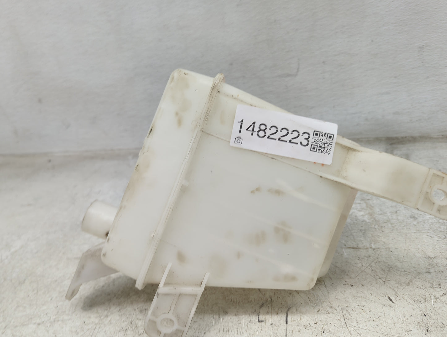 2011 Chevrolet Aveo Windshield Washer Fluid Reservoir Bottle 1482223 - Oemusedautoparts1.com