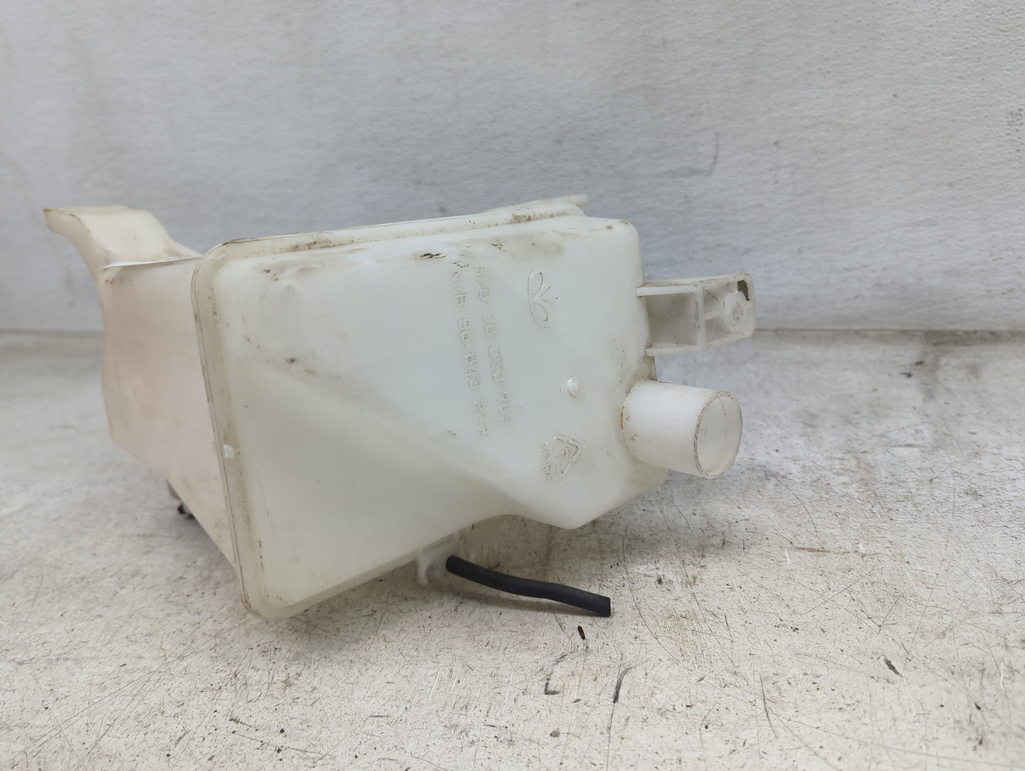 2011 Chevrolet Aveo Windshield Washer Fluid Reservoir Bottle 1482223 - Oemusedautoparts1.com
