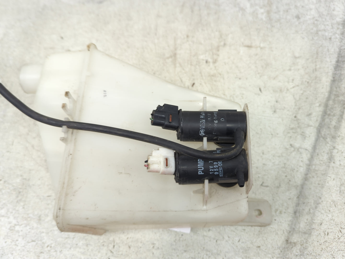 2011 Chevrolet Aveo Windshield Washer Fluid Reservoir Bottle 1482223 - Oemusedautoparts1.com