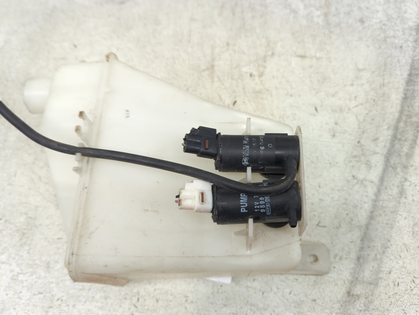 2011 Chevrolet Aveo Windshield Washer Fluid Reservoir Bottle 1482223 - Oemusedautoparts1.com