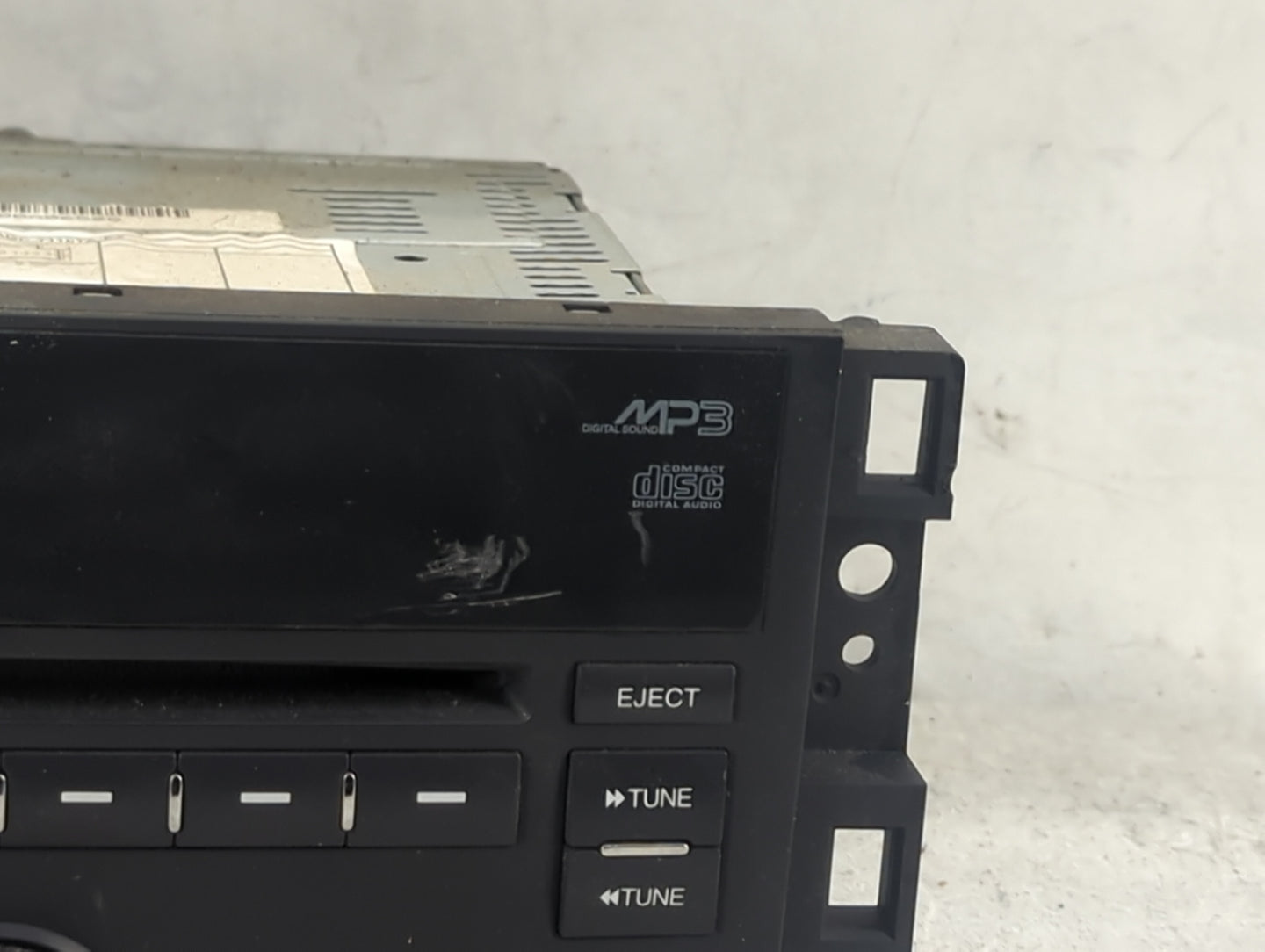 2010-2011 Chevrolet Aveo Radio AM FM Cd Player Receiver Replacement P/N:95215876 Fits Fits 2010 2011 OEM Used Auto Parts - O