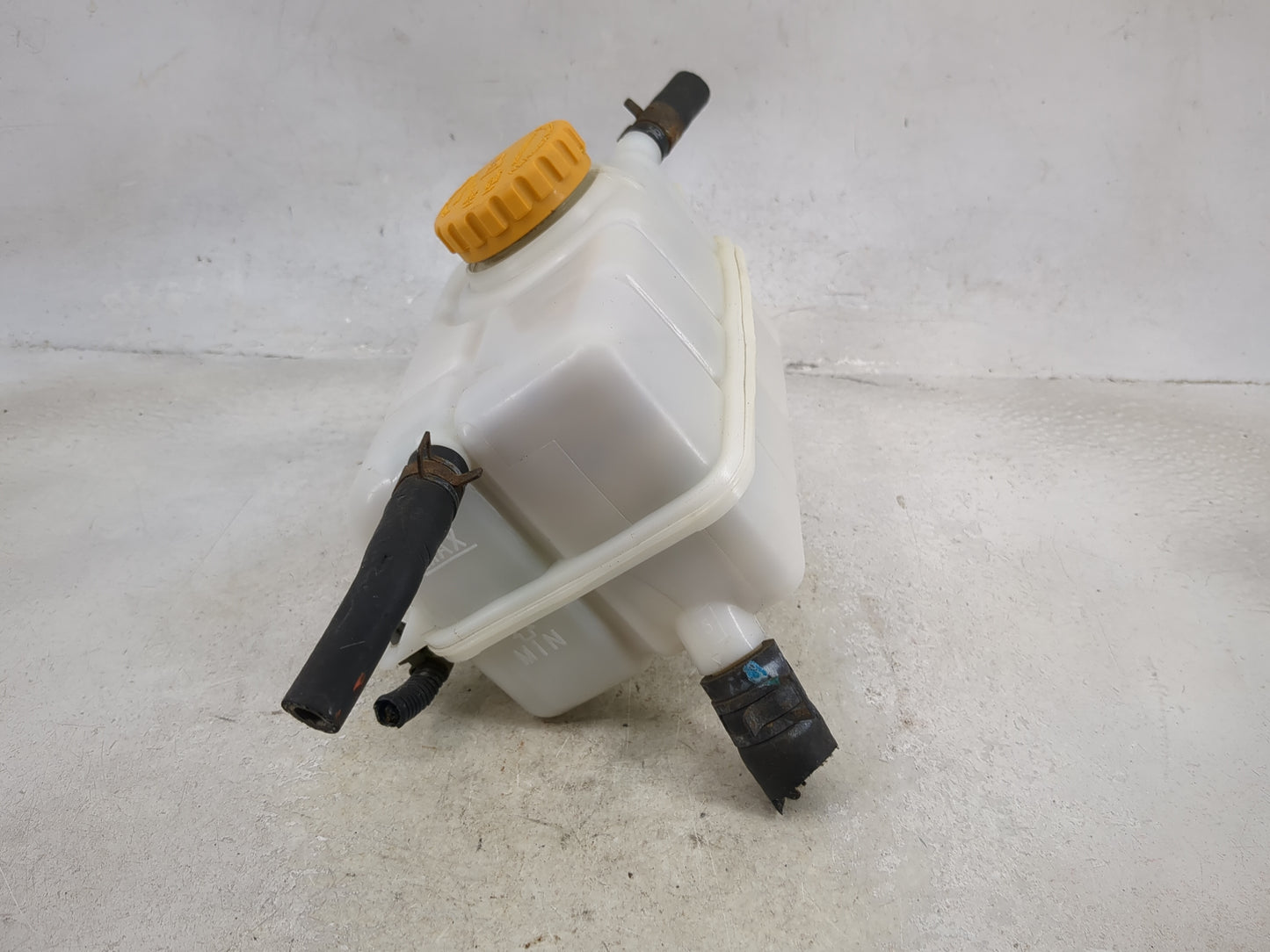 2009-2011 Chevrolet Aveo Radiator Coolant Overflow Expansion Tank Bottle 1494676 - Oemusedautoparts1.com