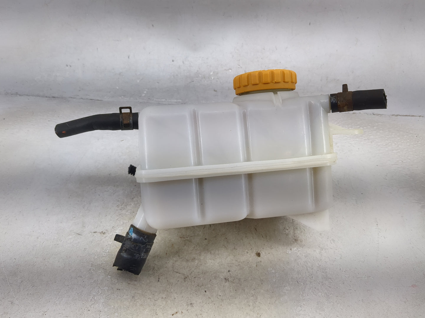 2009-2011 Chevrolet Aveo Radiator Coolant Overflow Expansion Tank Bottle 1494676 - Oemusedautoparts1.com