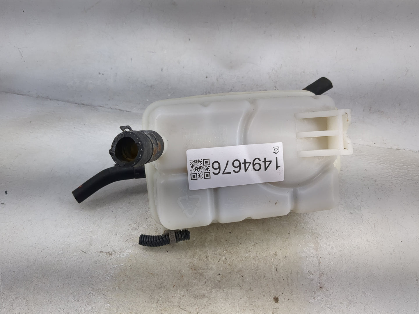 2009-2011 Chevrolet Aveo Radiator Coolant Overflow Expansion Tank Bottle 1494676 - Oemusedautoparts1.com