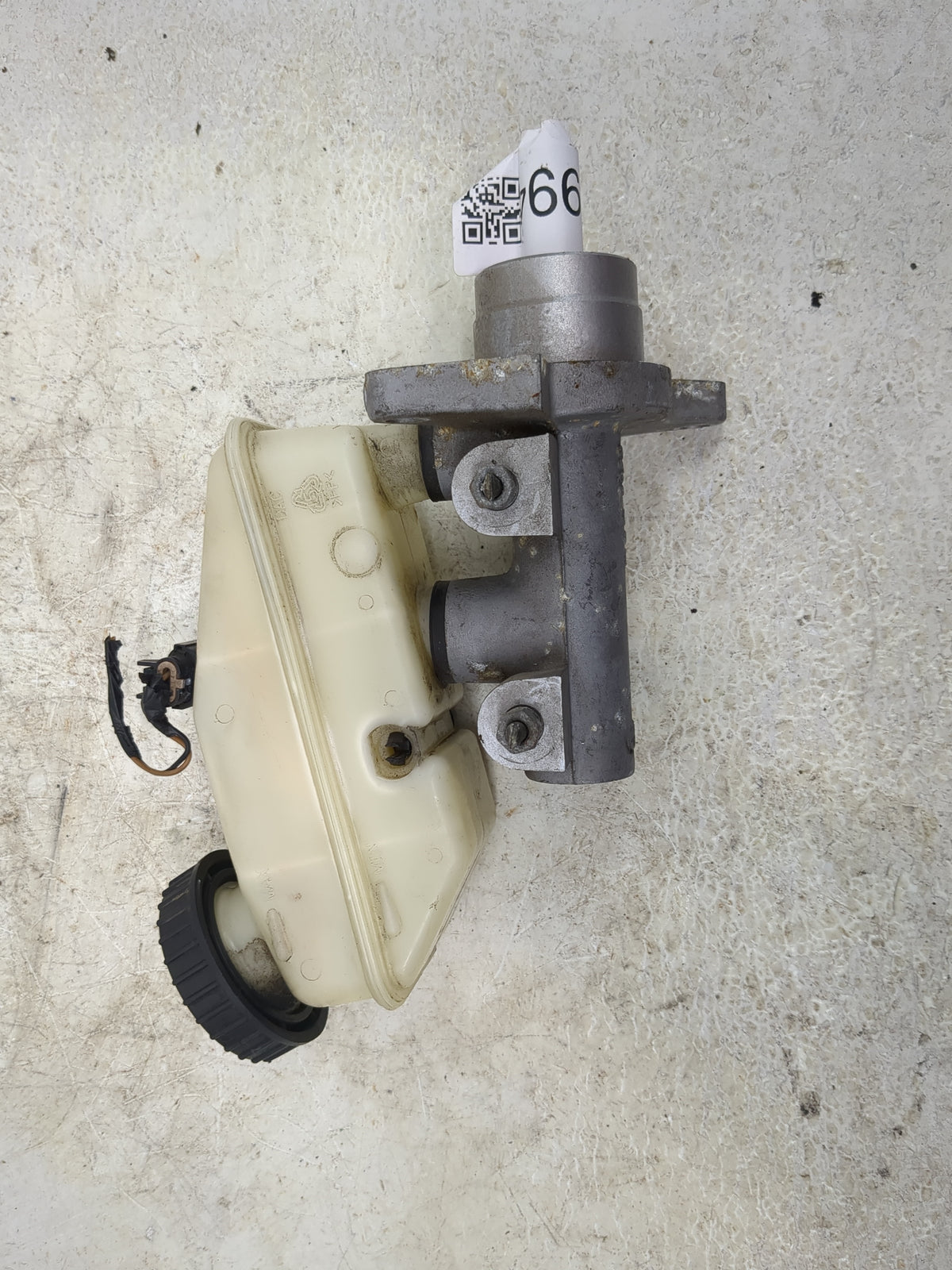 2009-2011 Chevrolet Aveo Brake Master Cylinder 1512994 - Oemusedautoparts1.com