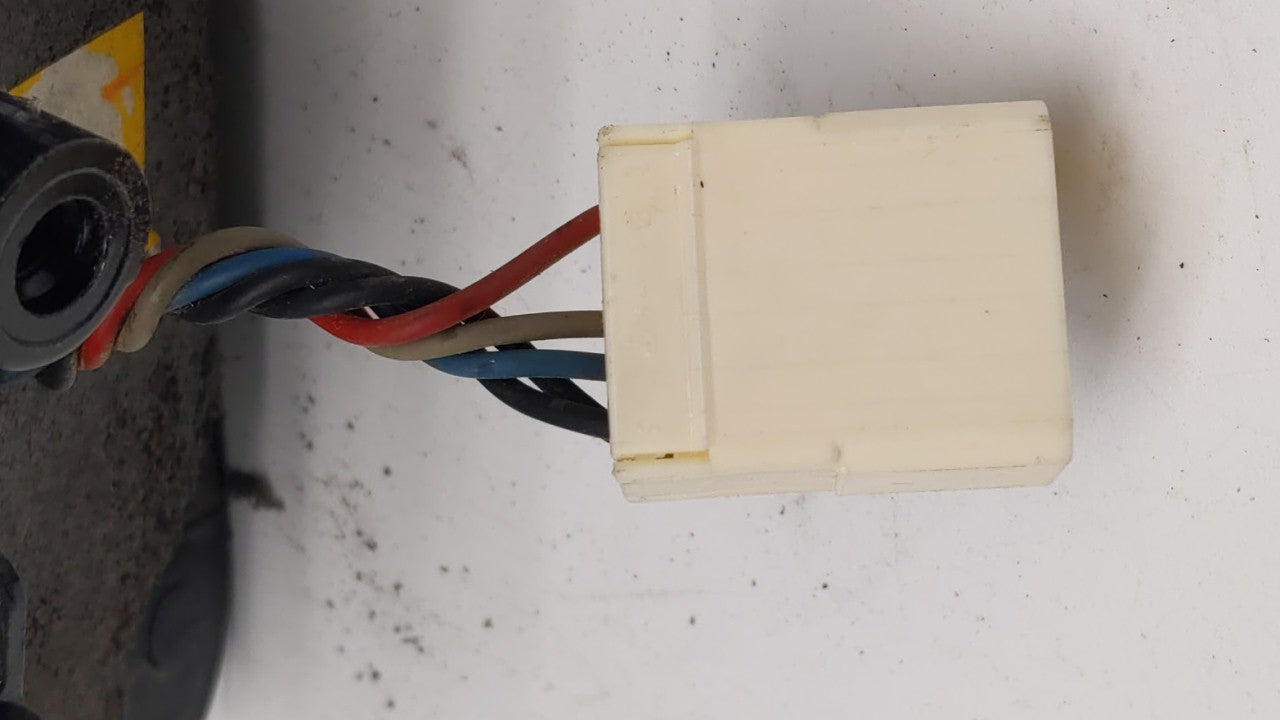 2005-2006 Chevrolet Aveo Passenger Side View Mirror - Right Door Mirror OEM Used - Oemusedautoparts1.com