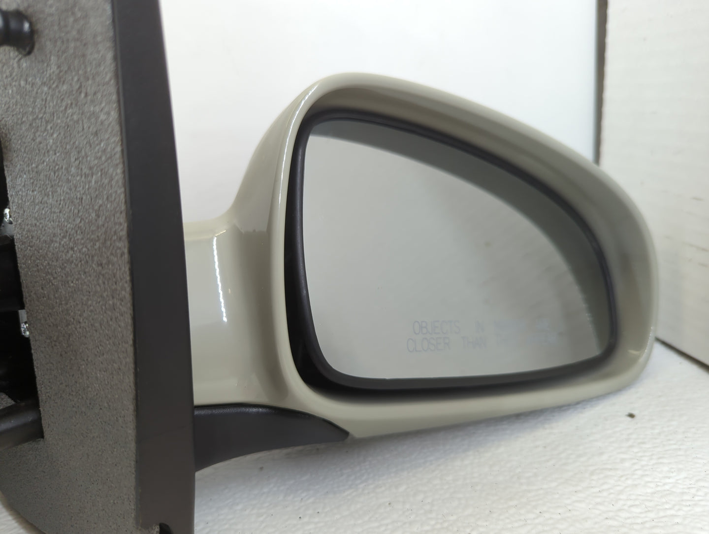 2005-2006 Chevrolet Aveo Passenger Side View Mirror - Right Door Mirror OEM Used - Oemusedautoparts1.com