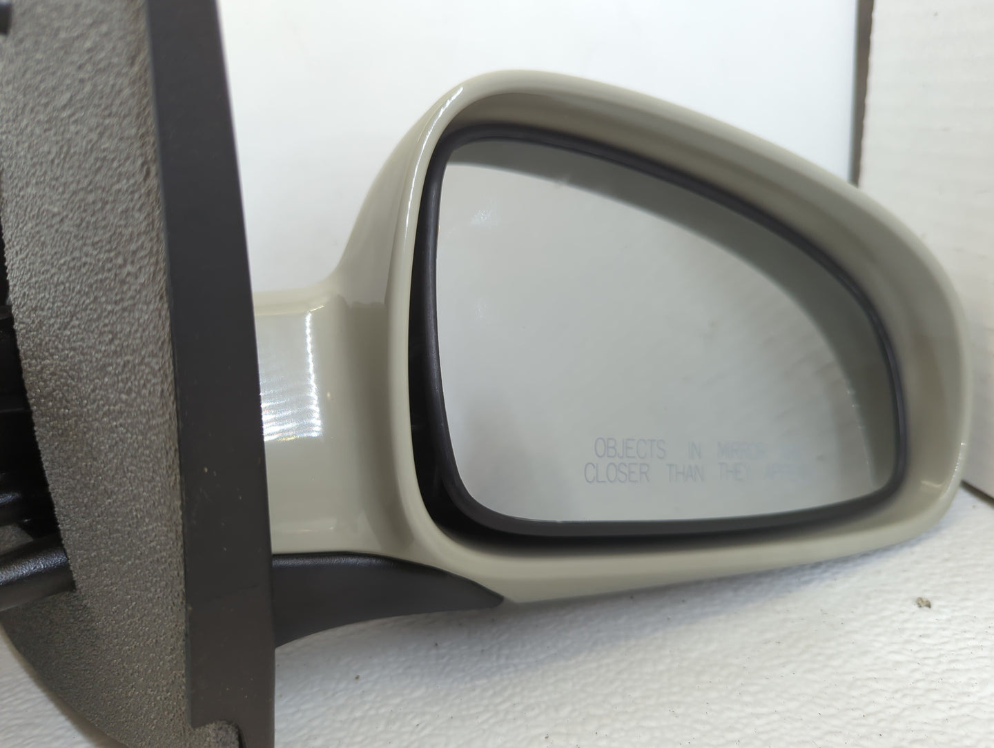 2005-2006 Chevrolet Aveo Passenger Side View Mirror - Right Door Mirror OEM Used - Oemusedautoparts1.com