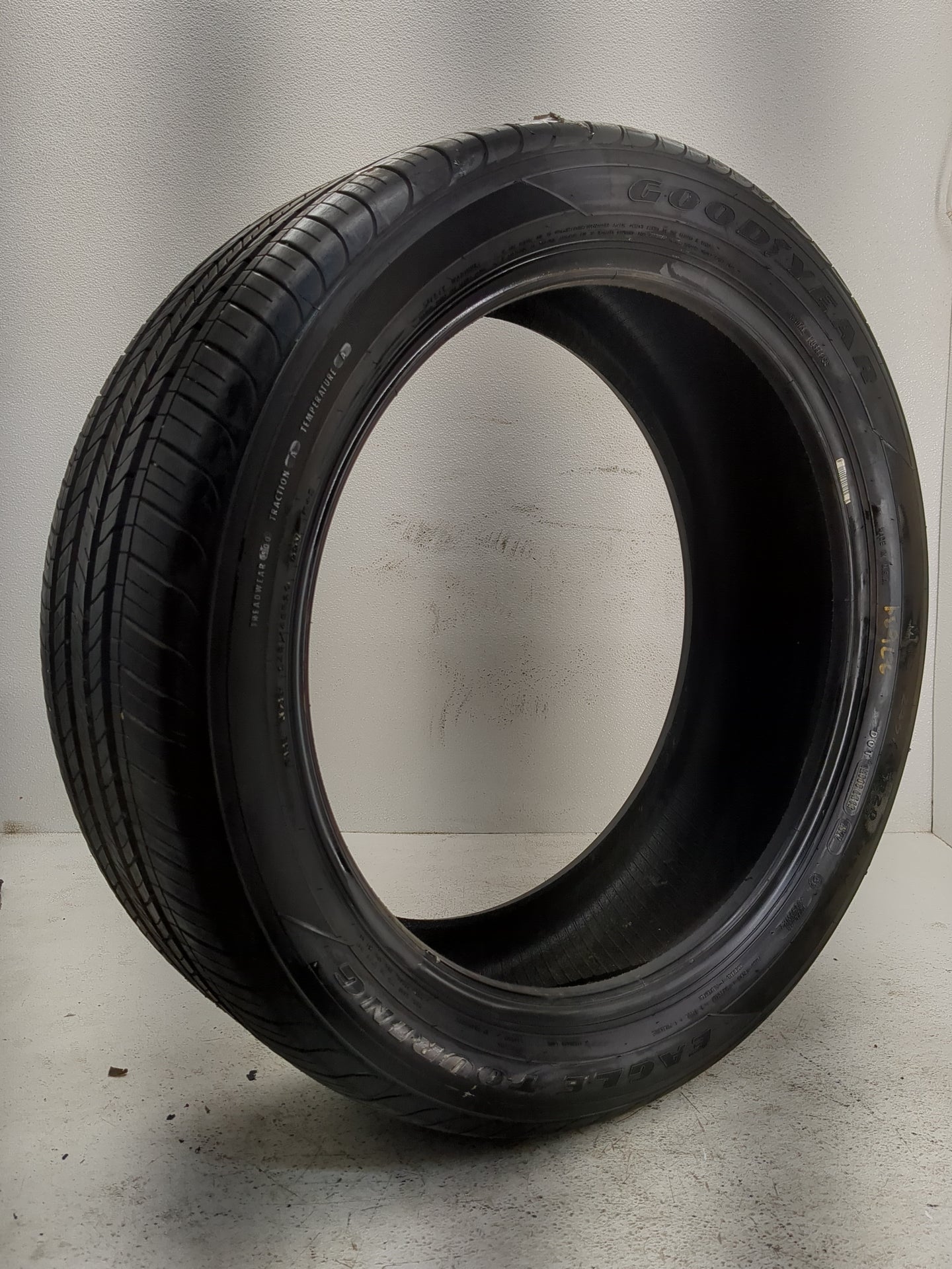 Used Tire 245/45R20 GOODYEAR EAGLE TOURING 99V - Tread Depth 9.5/32 - Oemusedautoparts1.com