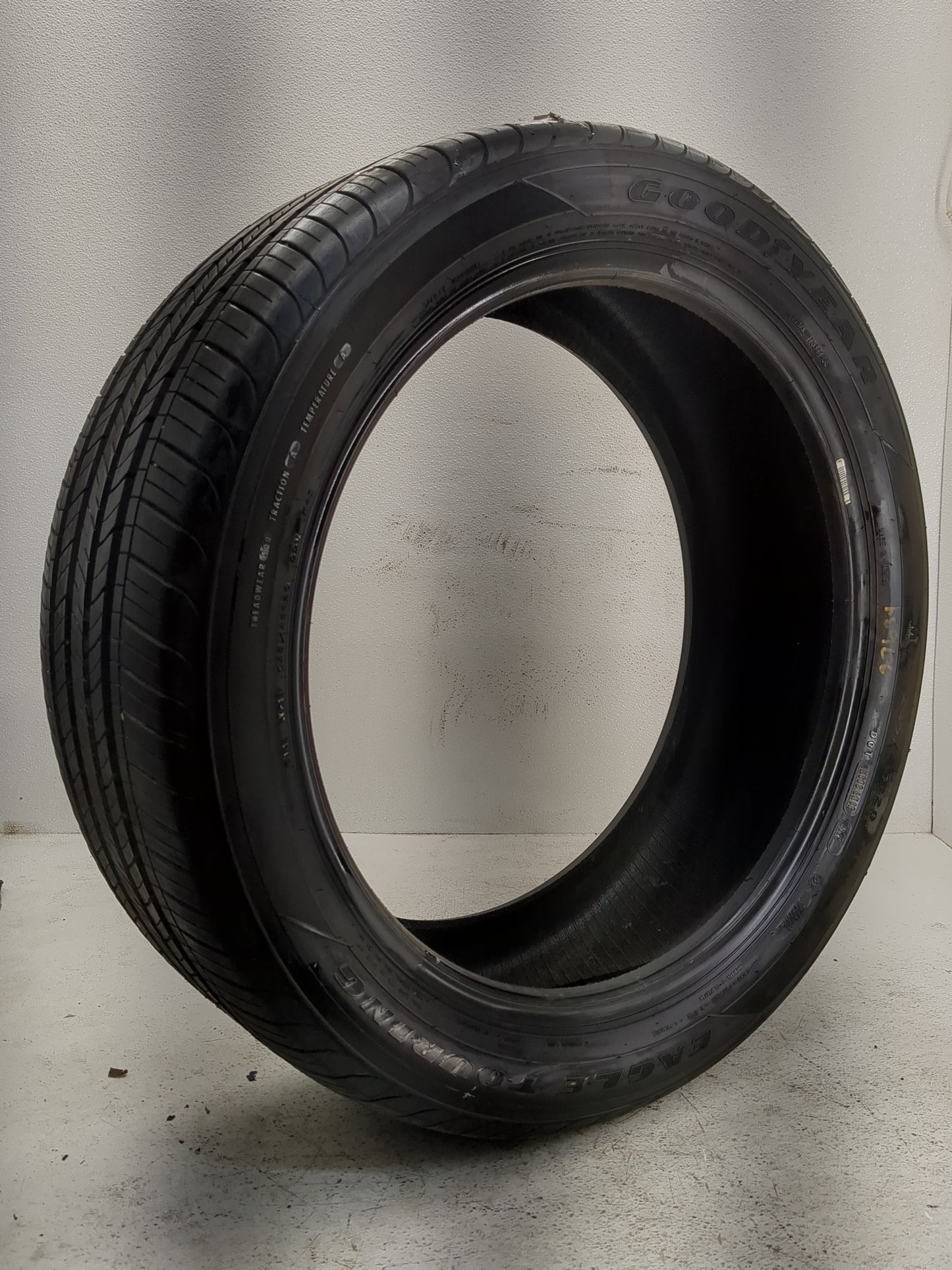 Used Tire 245/45R20 GOODYEAR EAGLE TOURING 99V - Tread Depth 9.5/32 - Oemusedautoparts1.com
