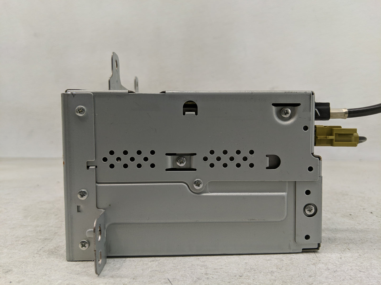 2011-2012 Chevrolet Camaro Radio AM FM Cd Player Receiver Replacement P/N:20983517 Fits Fits 2010 2011 2012 OEM Used Auto Pa