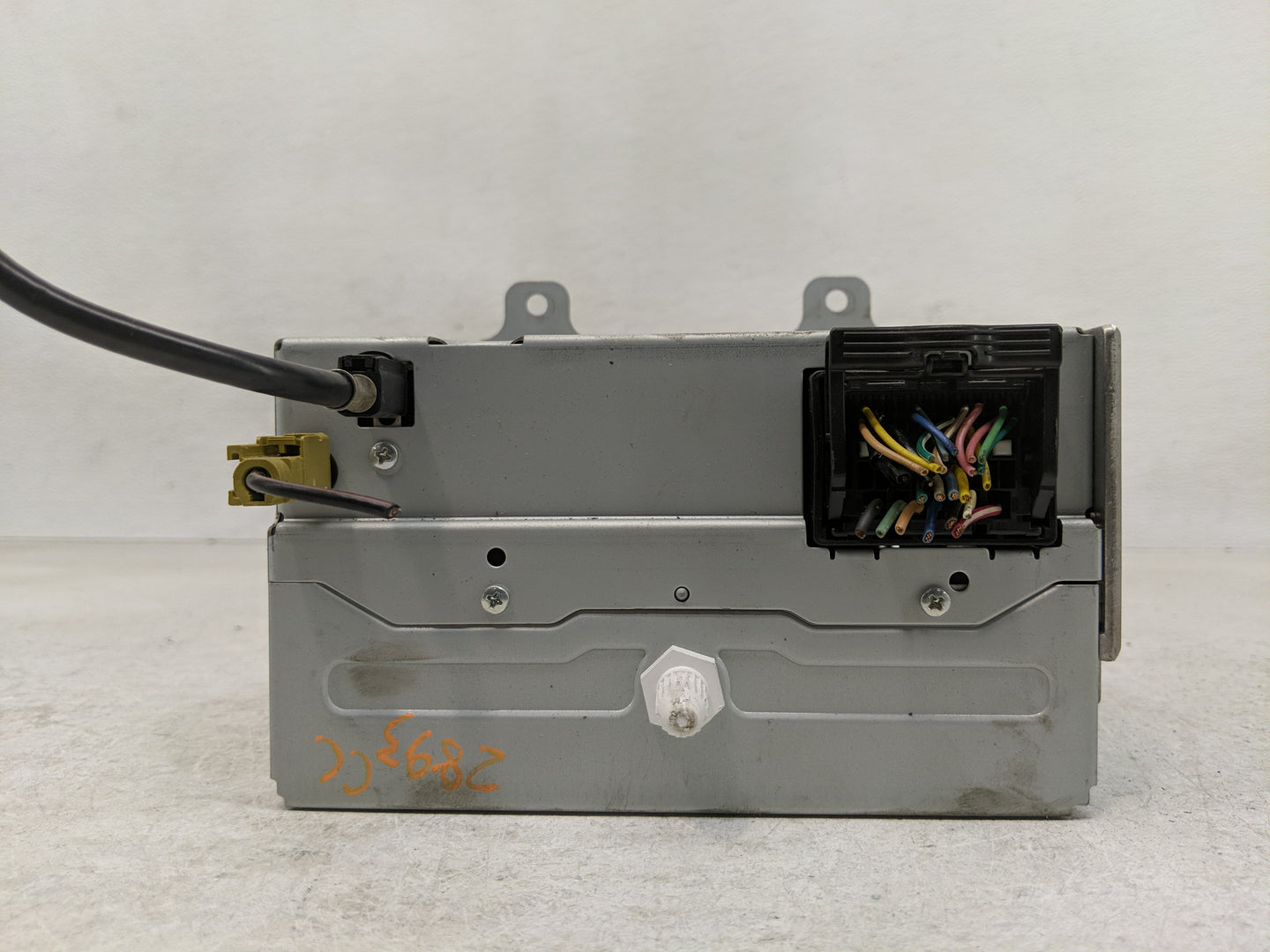 2011-2012 Chevrolet Camaro Radio AM FM Cd Player Receiver Replacement P/N:20983517 Fits Fits 2010 2011 2012 OEM Used Auto Pa