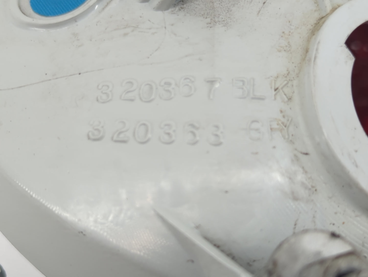 2010-2011 Chevrolet Camaro Tail Light Assembly Driver Left OEM P/N:320363 320367 Fits Fits 2010 2011 OEM Used Auto Parts - O