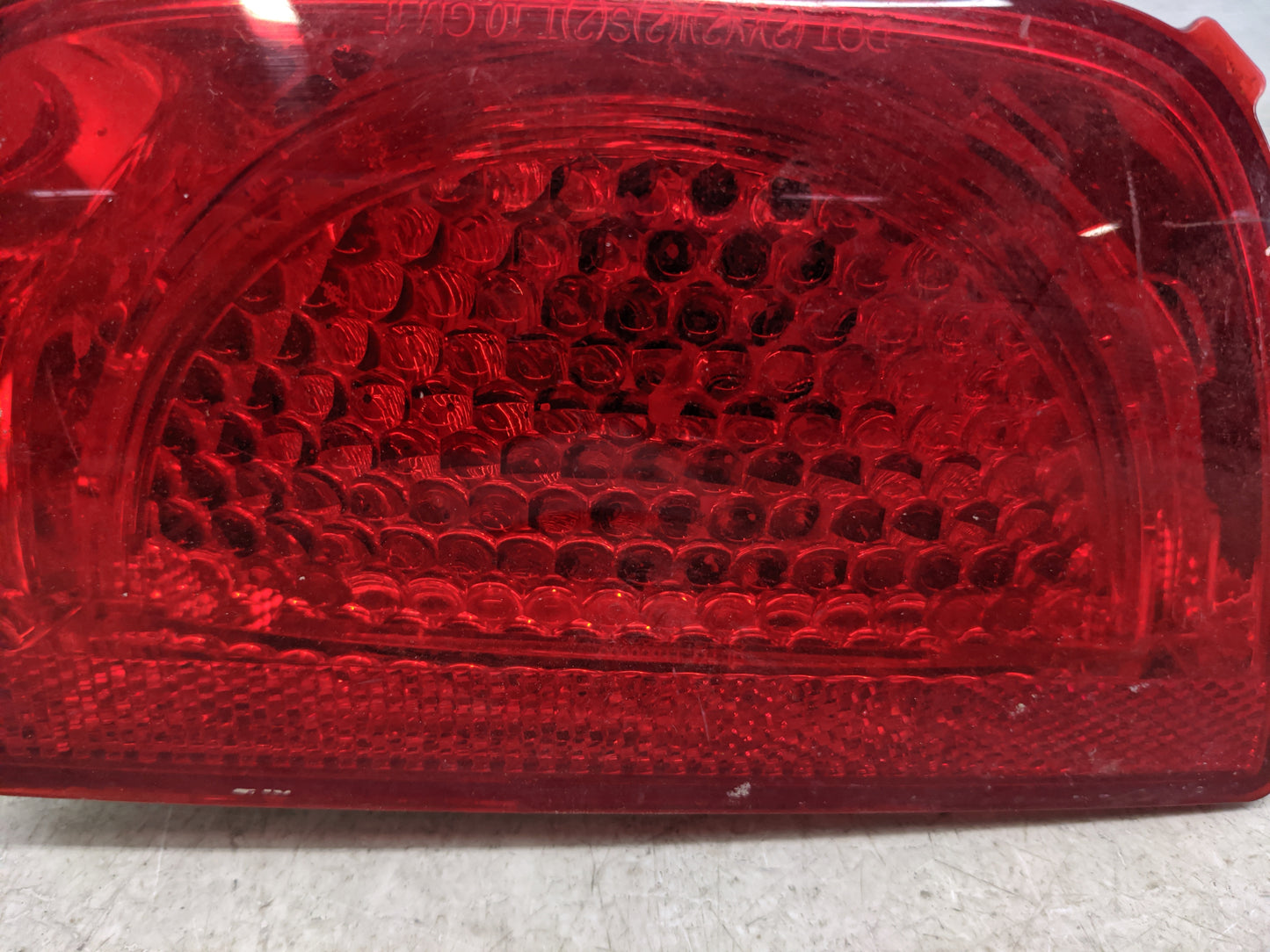 2010-2011 Chevrolet Camaro Tail Light Assembly Passenger Right OEM P/N:320363 320367 Fits Fits 2010 2011 OEM Used Auto Parts