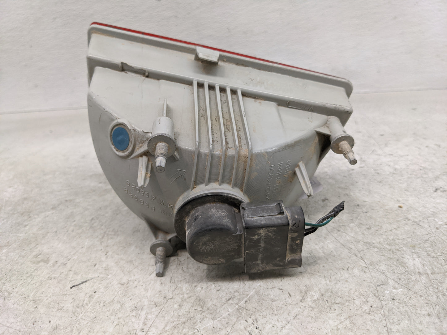 2010-2011 Chevrolet Camaro Tail Light Assembly Passenger Right OEM P/N:320363 320367 Fits Fits 2010 2011 OEM Used Auto Parts