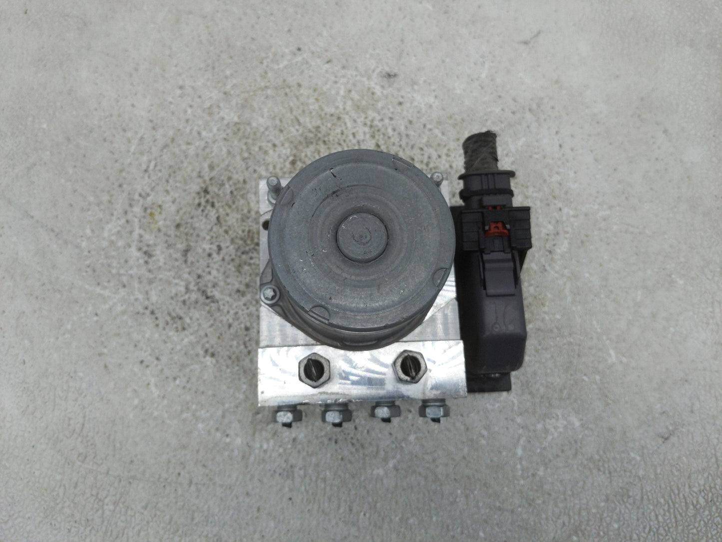 2010-2011 Chevrolet Camaro ABS Pump Control Module Replacement P/N:92246443 0 265 336 05 Fits Fits 2010 2011 OEM Used Auto P