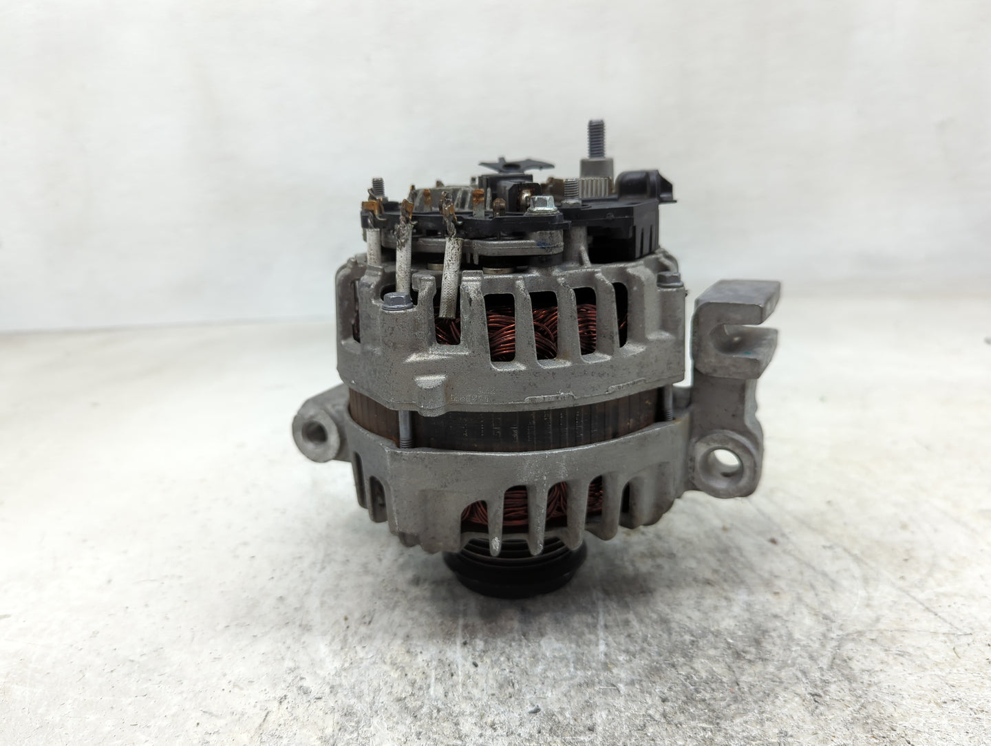 2010-2012 Chevrolet Camaro Alternator Replacement Generator Charging Assembly Engine OEM Fits Fits 2010 2011 2012 OEM Used A