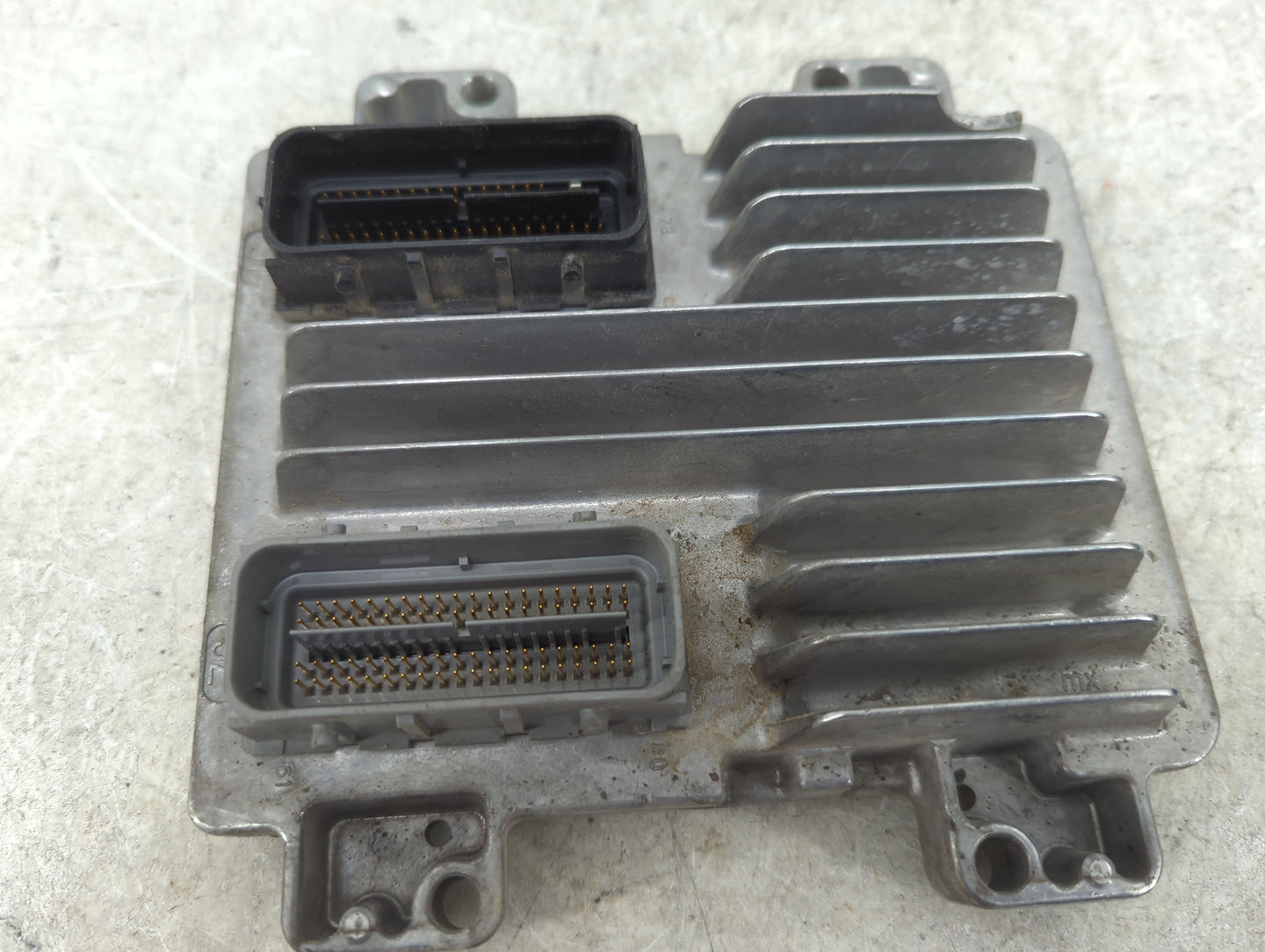 2010-2015 Chevrolet Camaro PCM Engine Control Computer ECU ECM PCU OEM P/N:12639269 12633238 Fits OEM Used Auto Parts - Oemu