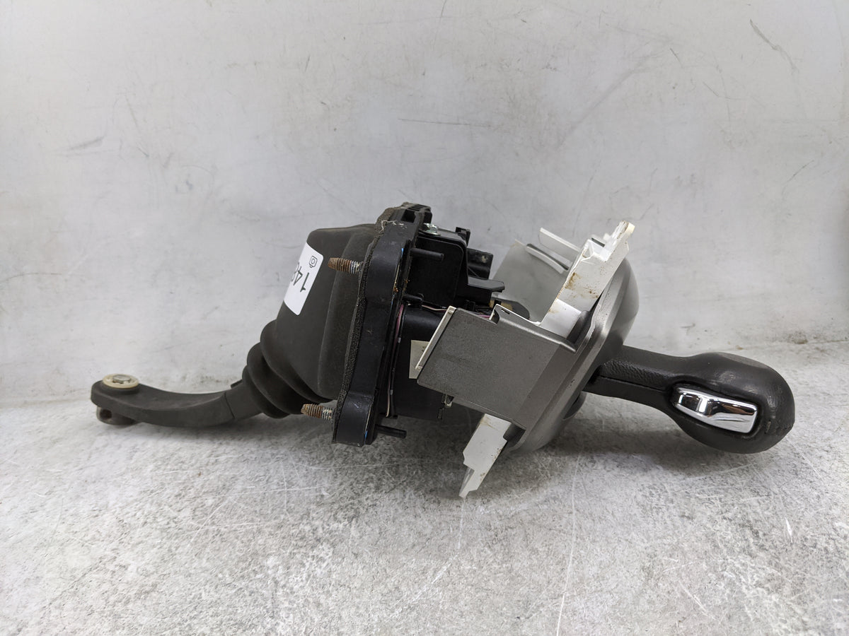 2011 Chevrolet Camaro Floor Console Assembly Shifter - Oemusedautoparts1.com