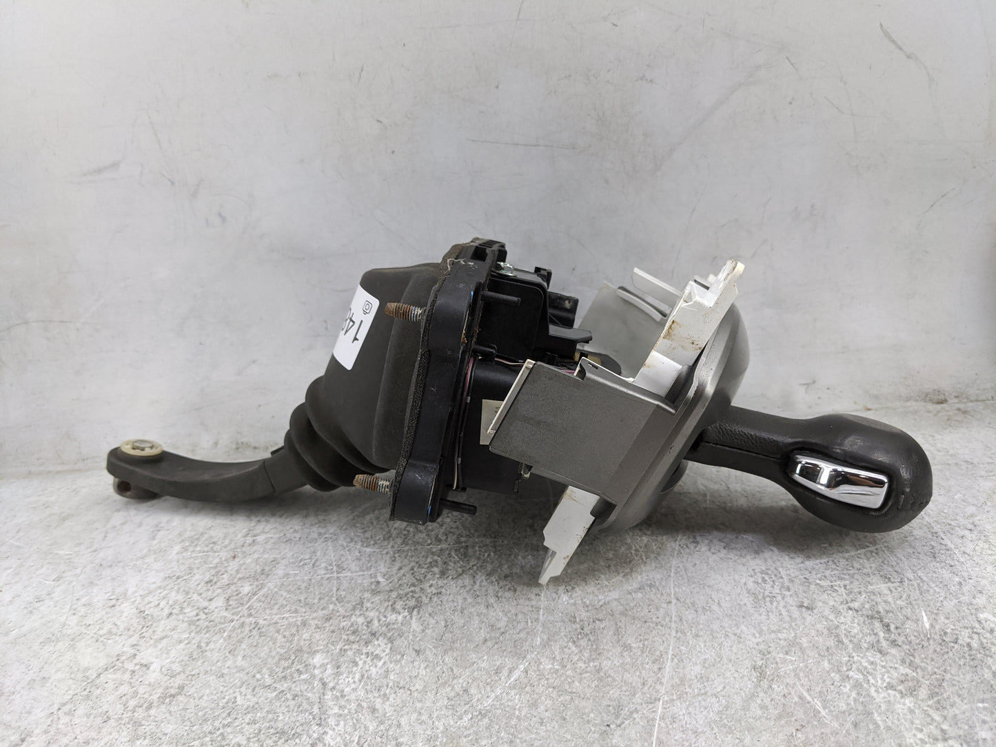 2011 Chevrolet Camaro Floor Console Assembly Shifter - Oemusedautoparts1.com