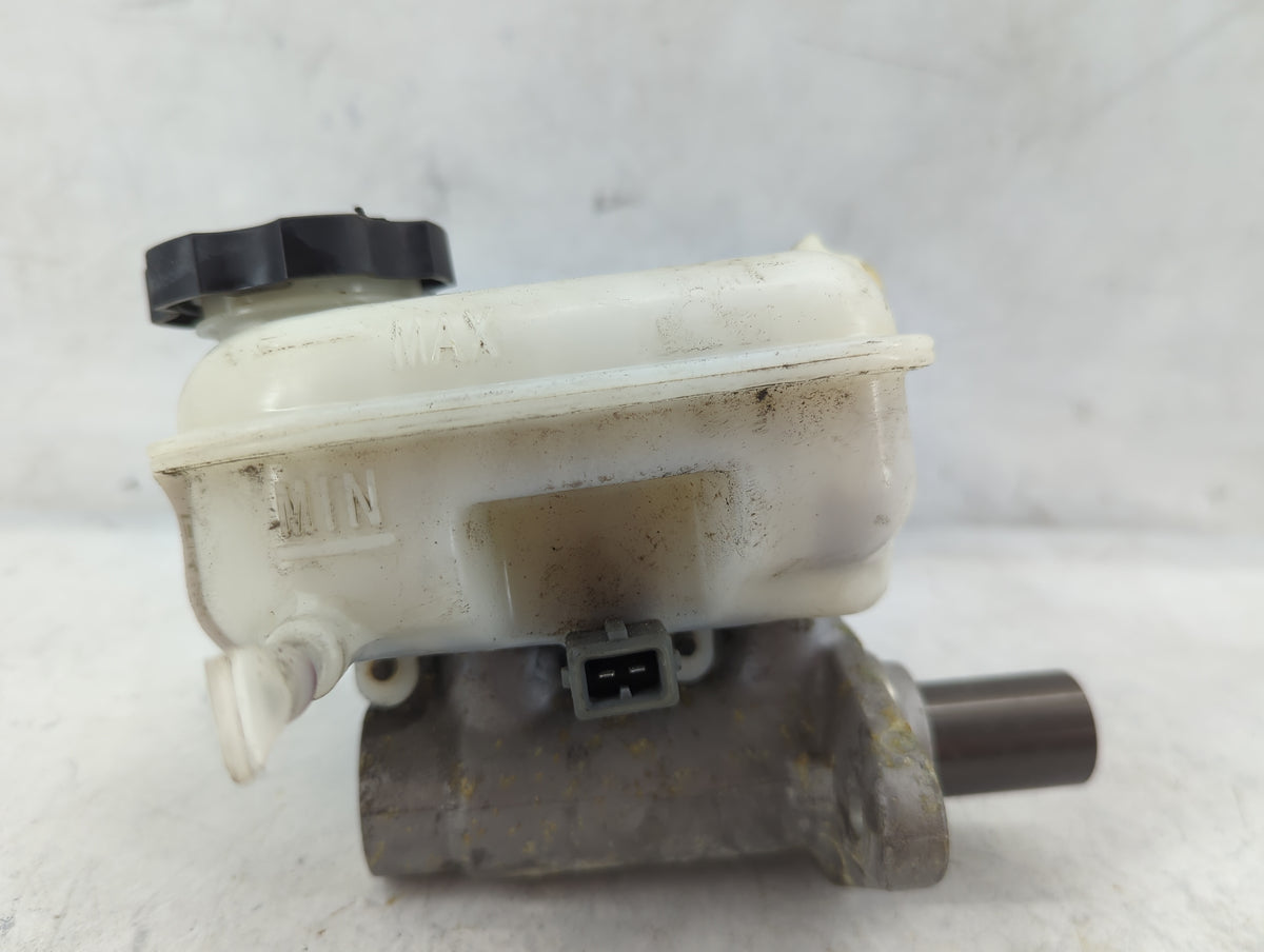 2010-2011 Chevrolet Camaro Brake Master Cylinder 1498408 - Oemusedautoparts1.com