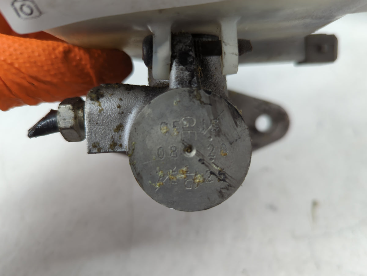 2010-2011 Chevrolet Camaro Brake Master Cylinder 1498408 - Oemusedautoparts1.com