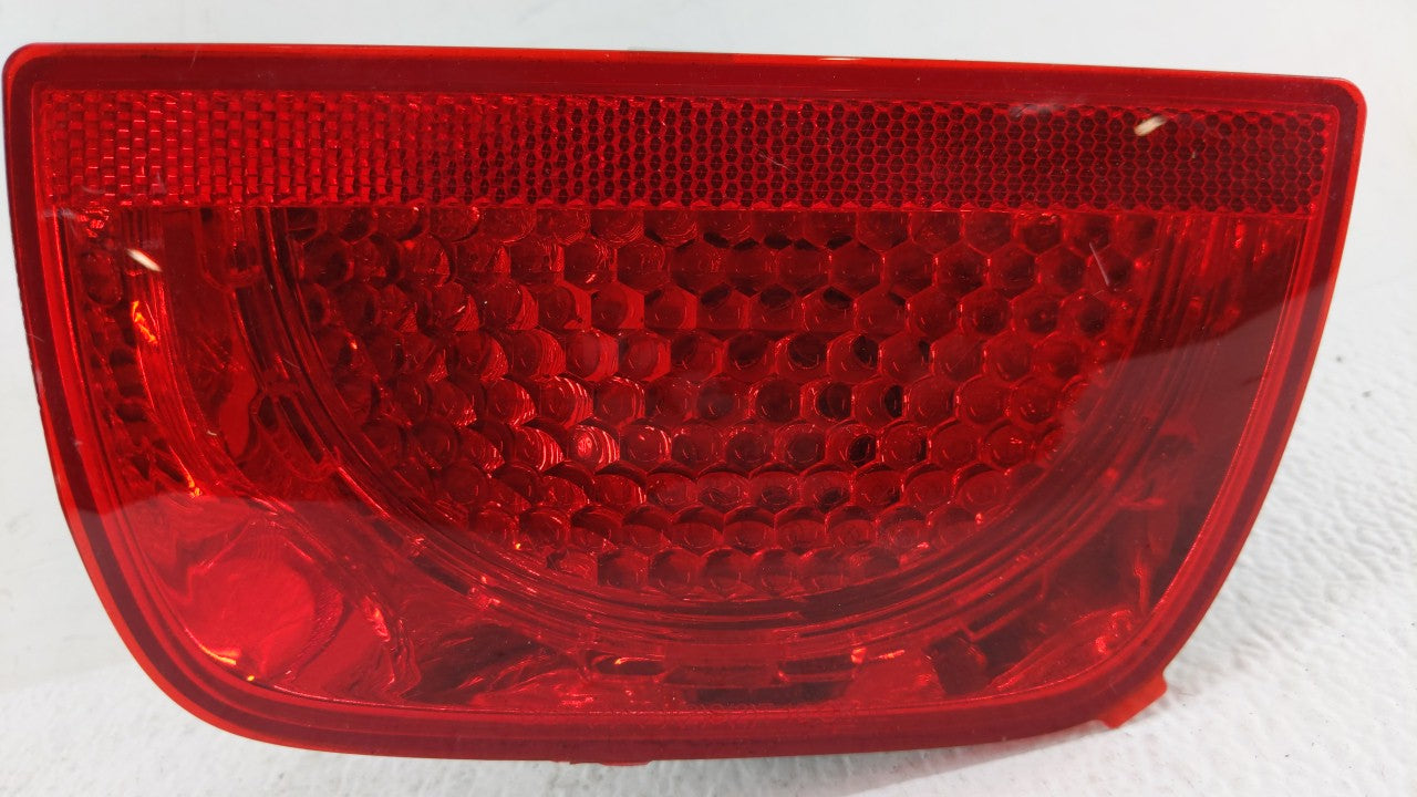 2010-2011 Chevrolet Camaro Tail Light Assembly Passenger Right OEM P/N:92212645 Fits Fits 2010 2011 OEM Used Auto Parts - Oe