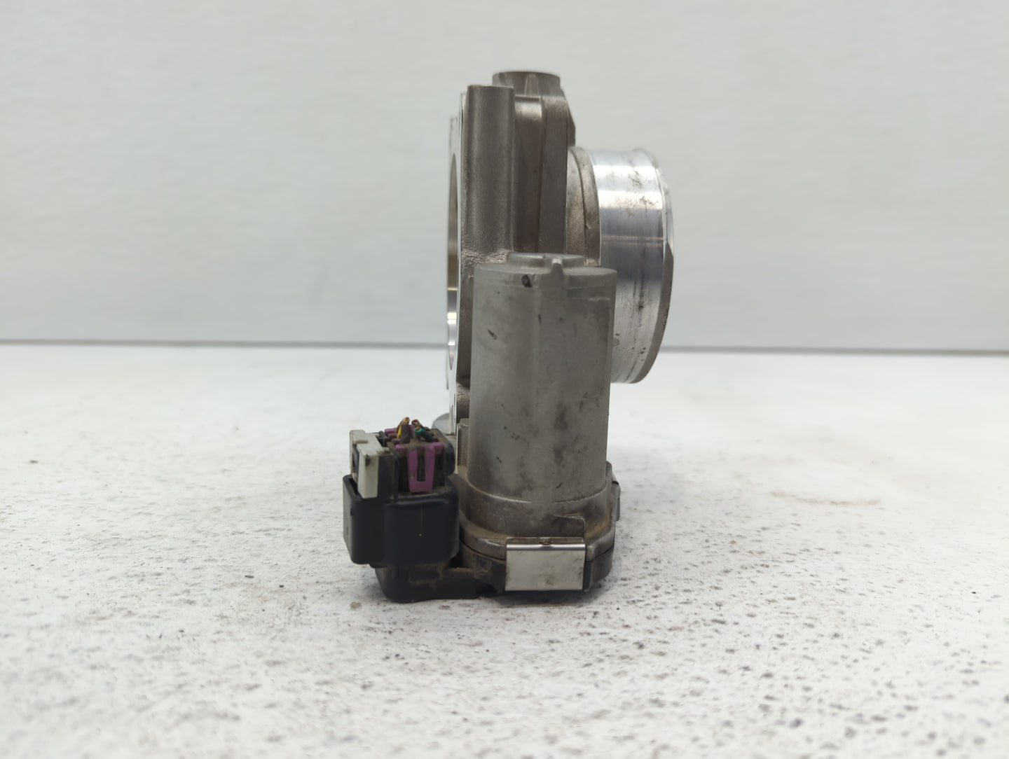 2010-2011 Chevrolet Camaro Throttle Body P/N:994AA Fits Fits 2007 2008 2009 2010 2011 2012 OEM Used Auto Parts - Oemusedauto
