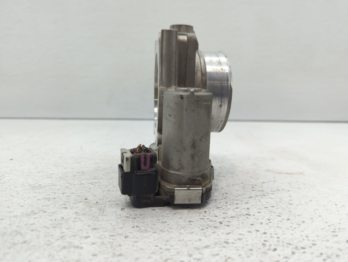 2010-2011 Chevrolet Camaro Throttle Body P/N:994AA Fits Fits 2007 2008 2009 2010 2011 2012 OEM Used Auto Parts - Oemusedauto