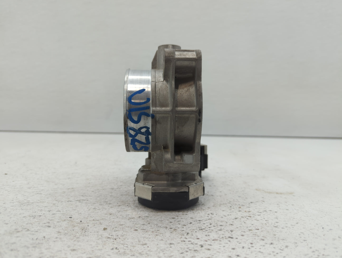 2010-2011 Chevrolet Camaro Throttle Body P/N:994AA Fits Fits 2007 2008 2009 2010 2011 2012 OEM Used Auto Parts - Oemusedauto