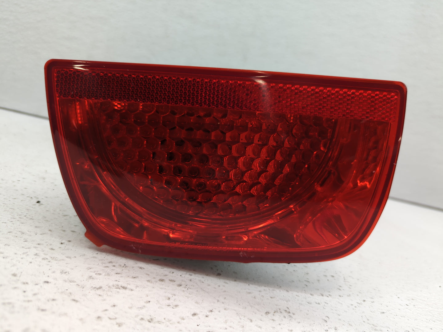 2010-2011 Chevrolet Camaro Tail Light Assembly Driver Left OEM P/N:92212647 92195243 Fits Fits 2010 2011 OEM Used Auto Parts