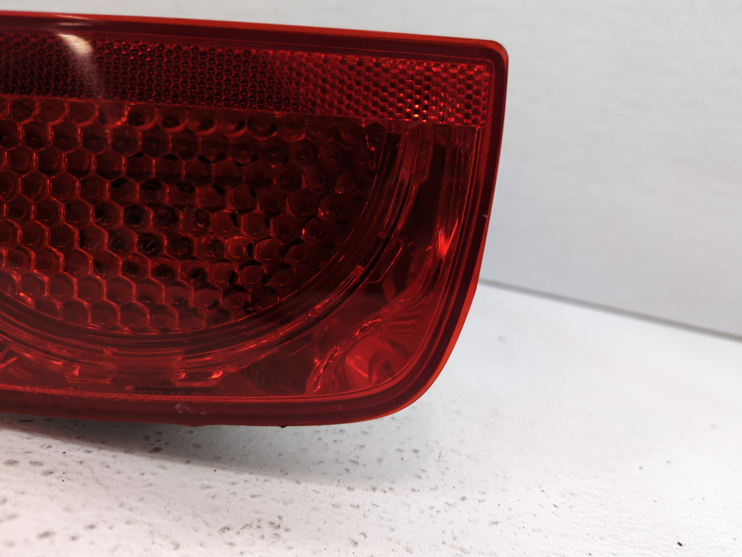 2010-2011 Chevrolet Camaro Tail Light Assembly Driver Left OEM P/N:92212647 92195243 Fits Fits 2010 2011 OEM Used Auto Parts