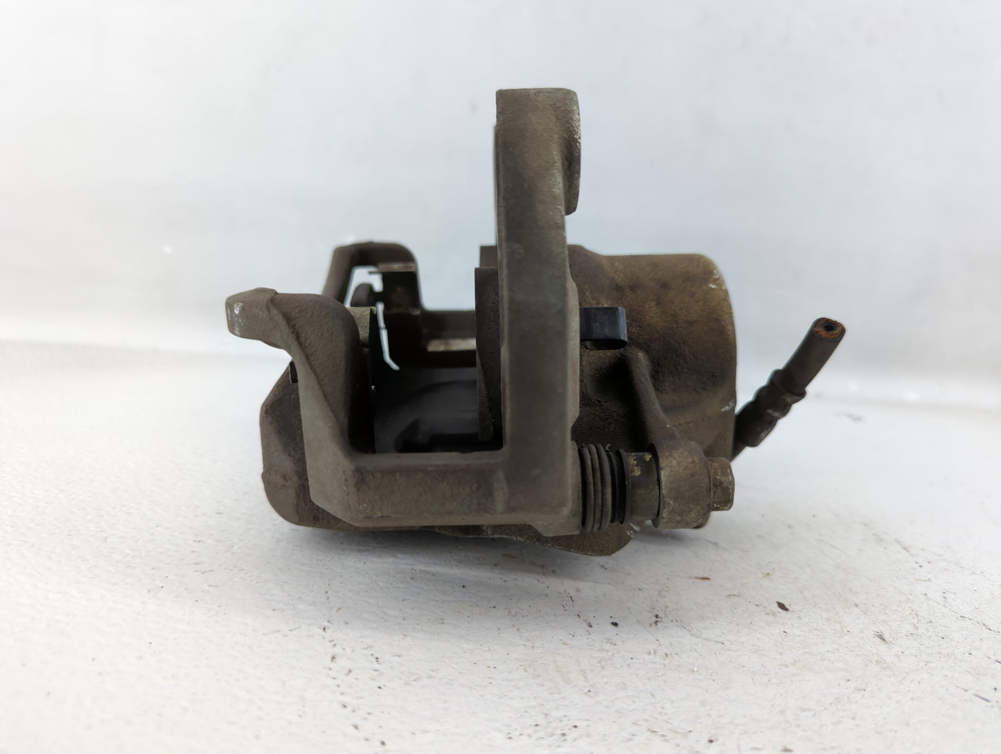 2010-2015 Chevrolet Camaro Front Driver Left Brake Caliper - Oemusedautoparts1.com