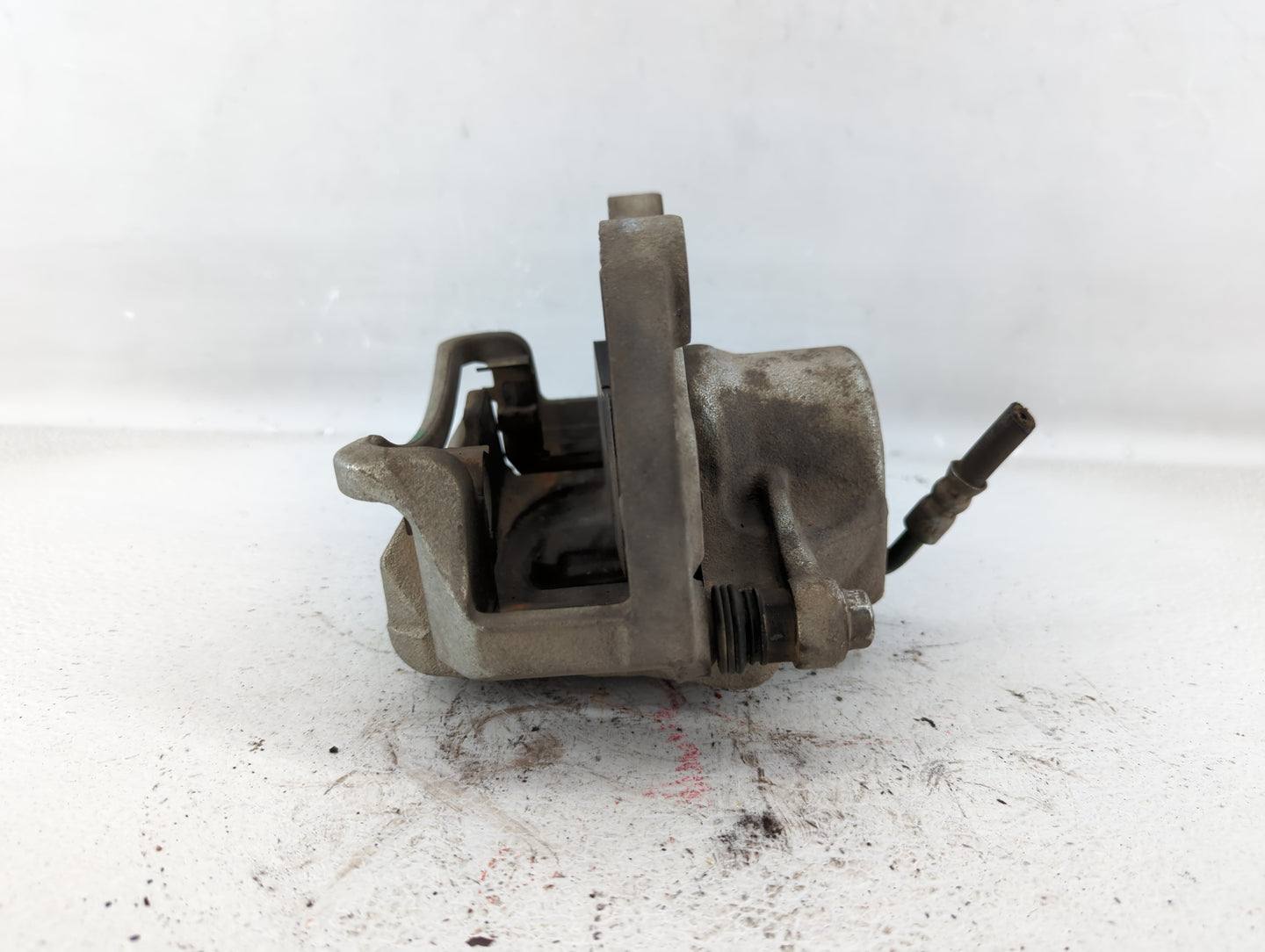 2010-2015 Chevrolet Camaro Front Driver Left Brake Caliper - Oemusedautoparts1.com