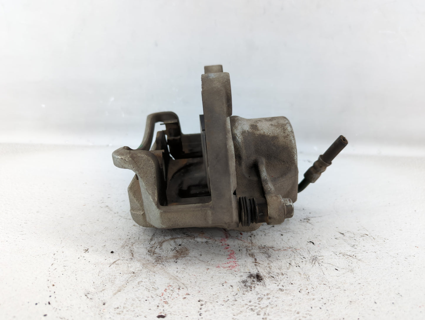 2010-2015 Chevrolet Camaro Front Driver Left Brake Caliper - Oemusedautoparts1.com