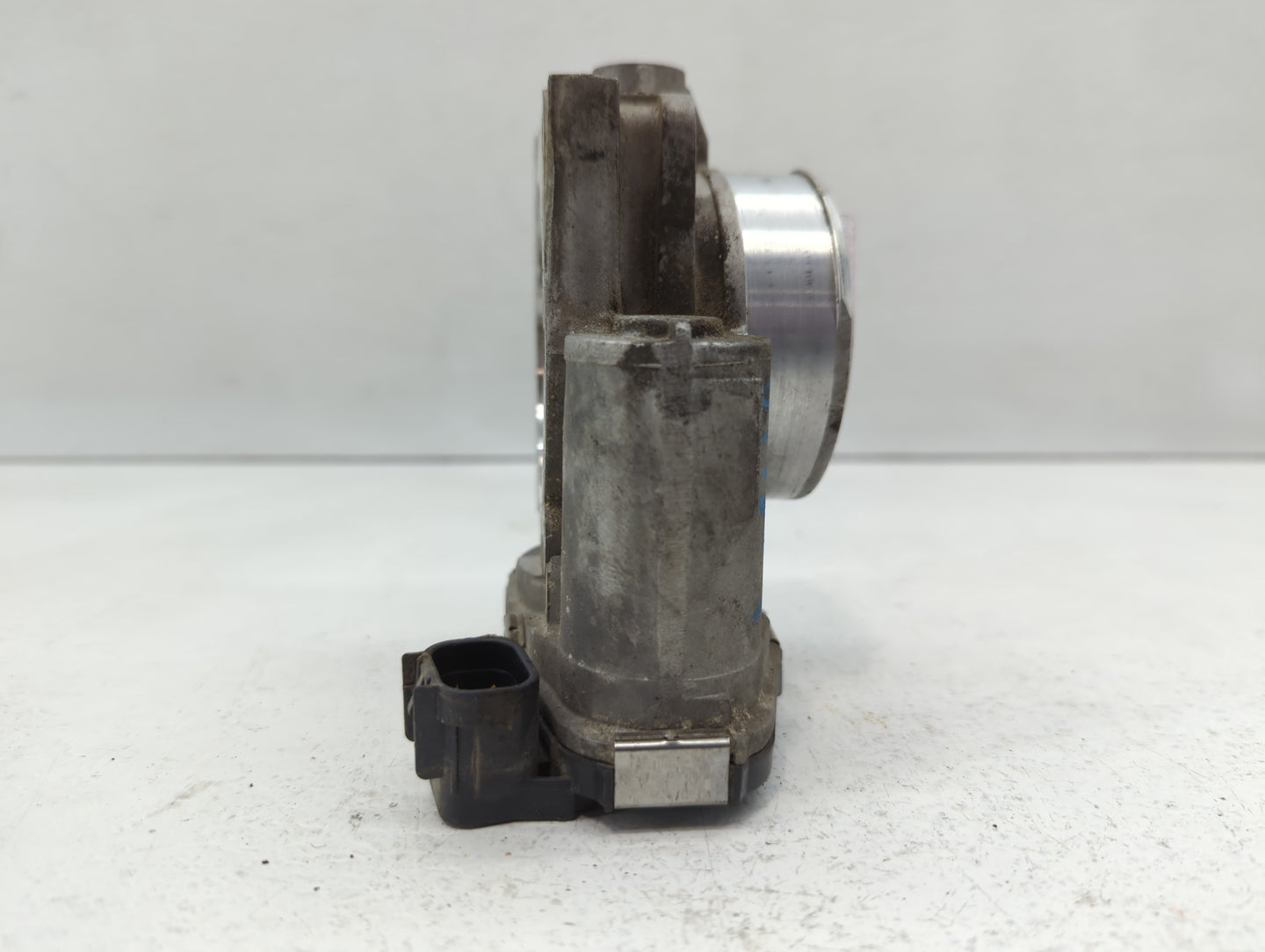 2010-2011 Chevrolet Camaro Throttle Body P/N:014 5 AA 994AA Fits Fits 2007 2008 2009 2010 2011 2012 OEM Used Auto Parts - Oe