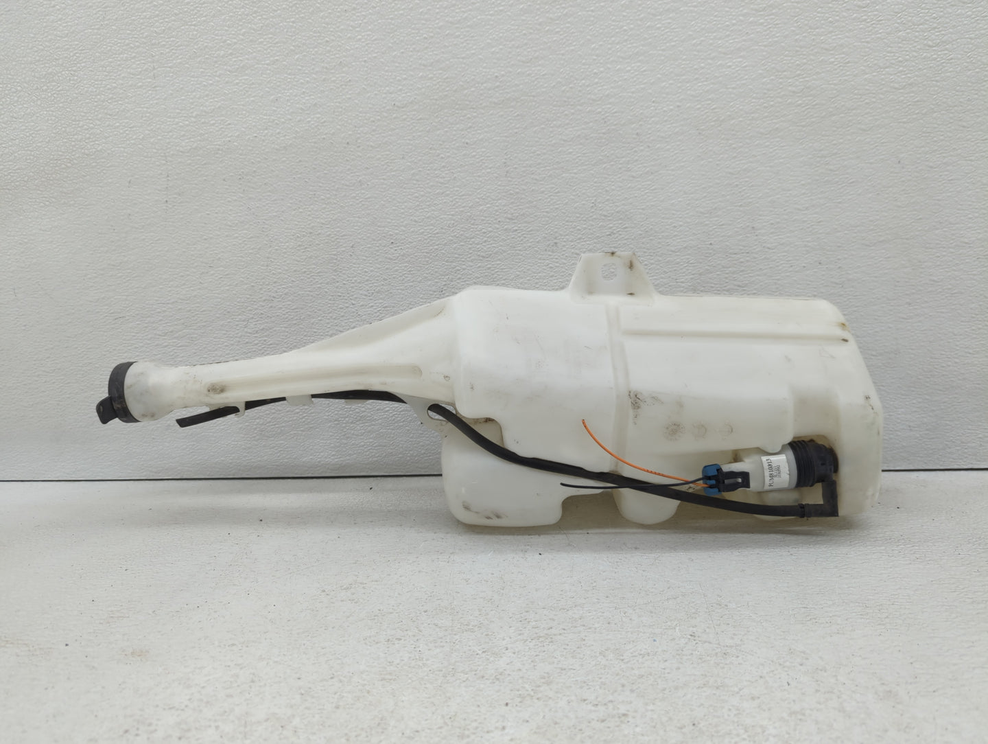 2010-2015 Chevrolet Camaro Windshield Washer Fluid Reservoir Bottle Oem - Oemusedautoparts1.com