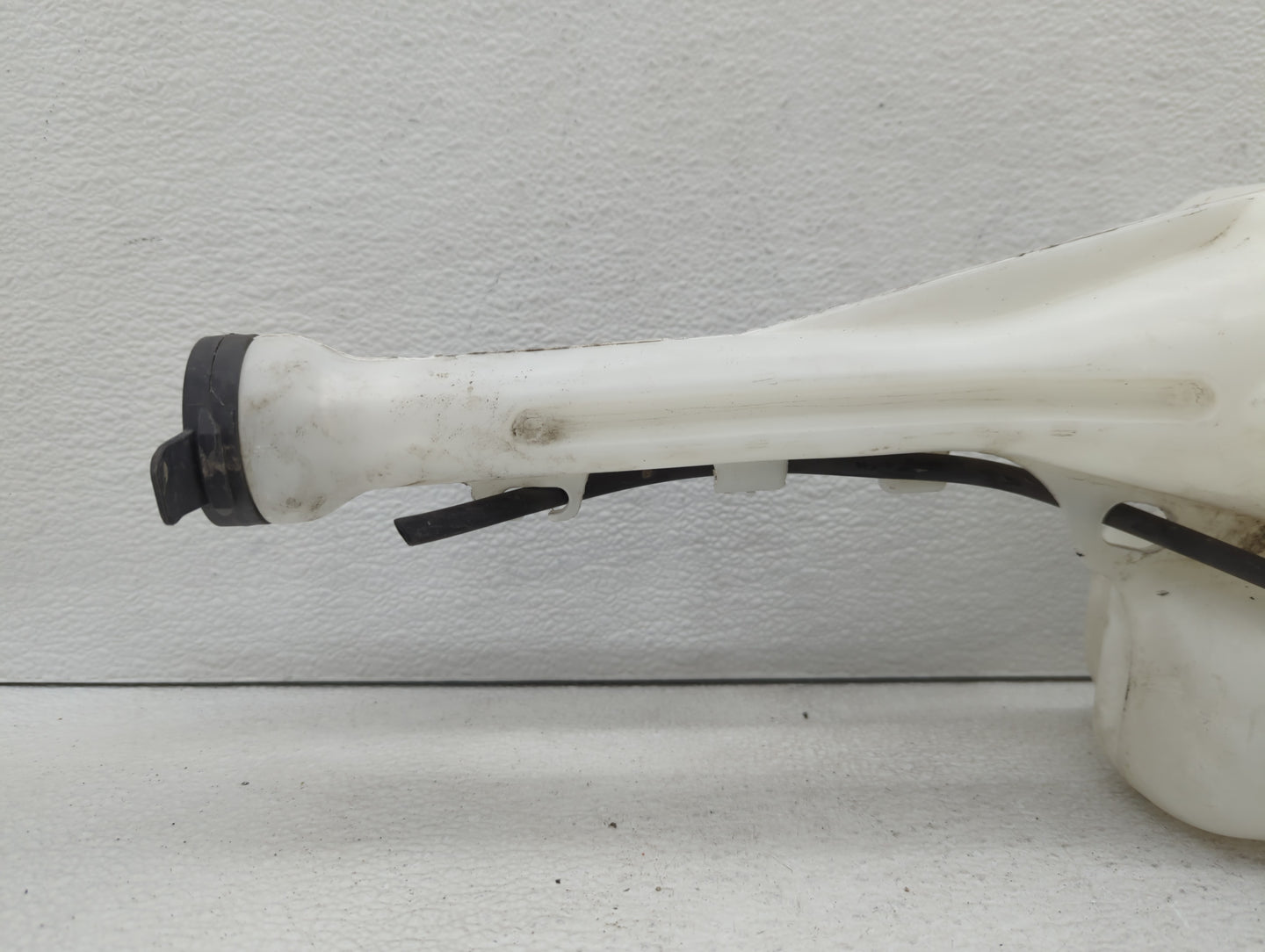 2010-2015 Chevrolet Camaro Windshield Washer Fluid Reservoir Bottle Oem - Oemusedautoparts1.com
