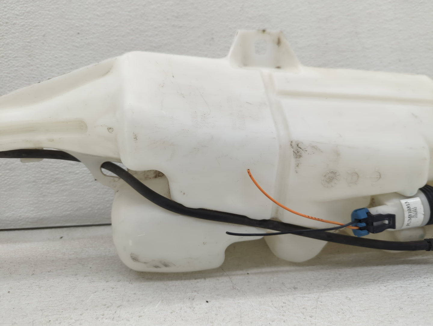 2010-2015 Chevrolet Camaro Windshield Washer Fluid Reservoir Bottle Oem - Oemusedautoparts1.com