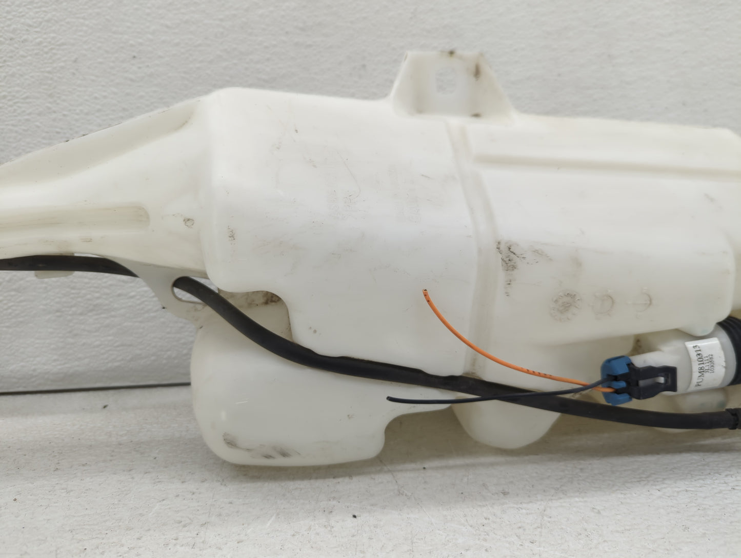 2010-2015 Chevrolet Camaro Windshield Washer Fluid Reservoir Bottle Oem - Oemusedautoparts1.com
