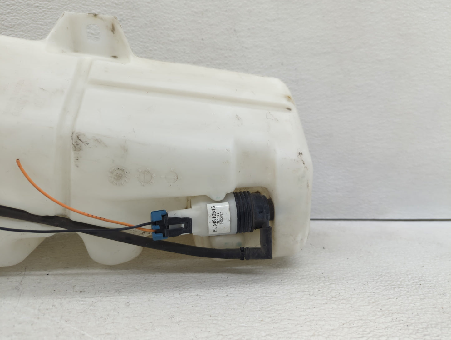 2010-2015 Chevrolet Camaro Windshield Washer Fluid Reservoir Bottle Oem - Oemusedautoparts1.com