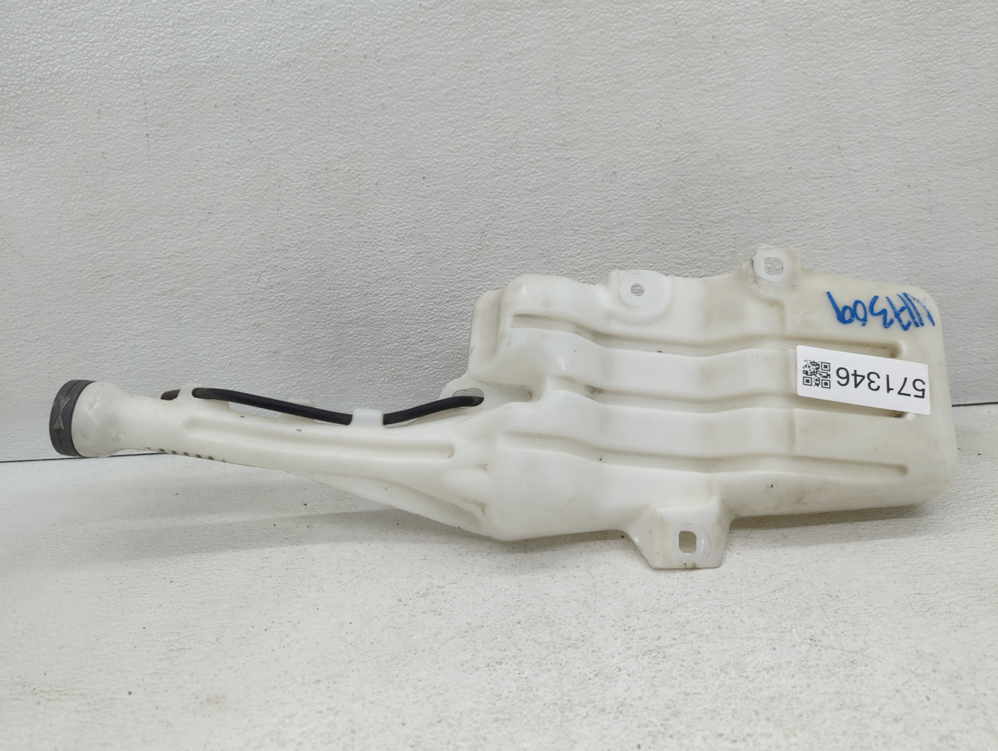 2010-2015 Chevrolet Camaro Windshield Washer Fluid Reservoir Bottle Oem - Oemusedautoparts1.com